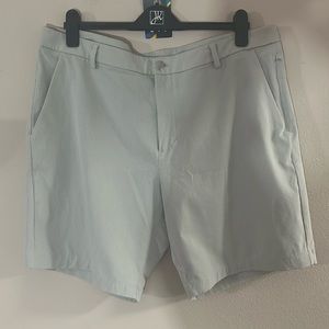 #19 Lululemon Commission classic fit shorts 9" inseam, stretch EUC